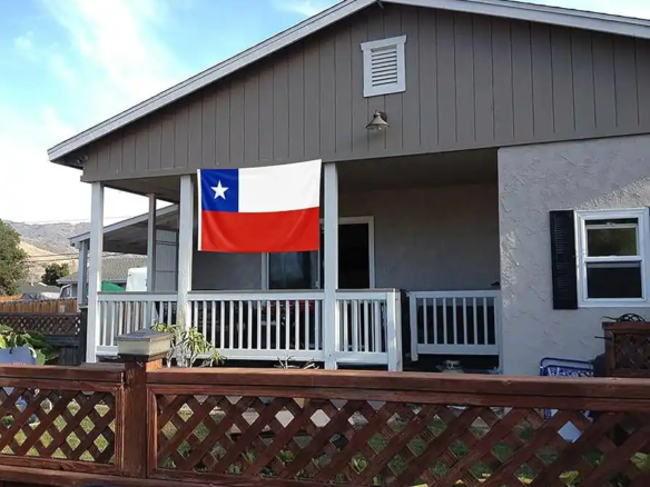 casa con bandera